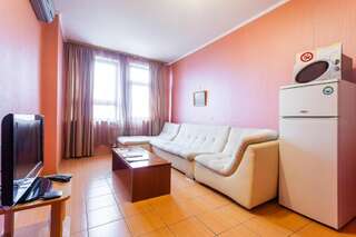 Апартаменты Partner Guest House Shota Rustaveli Киев Комфортабельные просторные апартаменты с 1 спальней, кухней и ванной-9