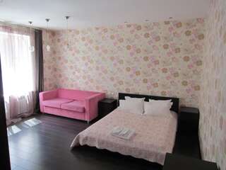 Апартаменты Partner Guest House Shota Rustaveli Киев Уютный двухместный номер с 1 кроватью, душем и видом на улицу - ул. Шота Руставели, 10-1