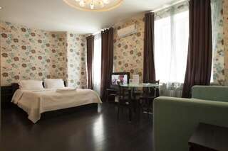 Апартаменты Partner Guest House Shota Rustaveli Киев Уютный двухместный номер с 1 кроватью, большой гидромассажной ванной и видом на улицу - ул. Шота Руставели, 10-1