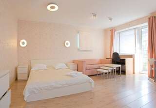 Апартаменты Partner Guest House Shota Rustaveli Киев Просторные апартаменты-студио «Розовые» с гидромассажной ванной и балконом - ул. Шота Руставели, 25-1