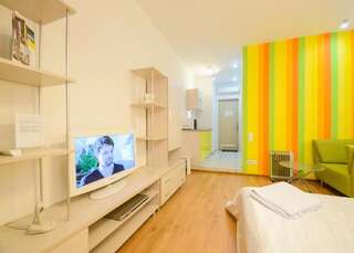 Апартаменты Partner Guest House Shota Rustaveli Киев Двухместный номер «Желтый» с 1 кроватью и гидромассажной ванной, верхний этаж-3