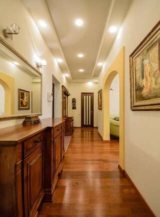 Апартаменты Partner Guest House Shota Rustaveli Киев Апартаменты с 2 спальнями, 2 ванными комнатами и кухней-9